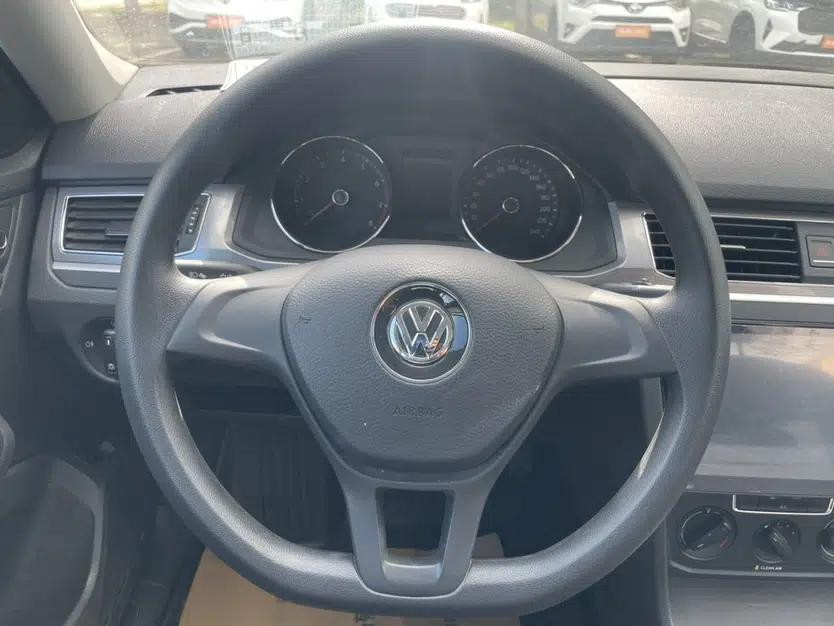 Volkswagen Bora 2018 1.5L Manual Fashion Model — миниатюра 8