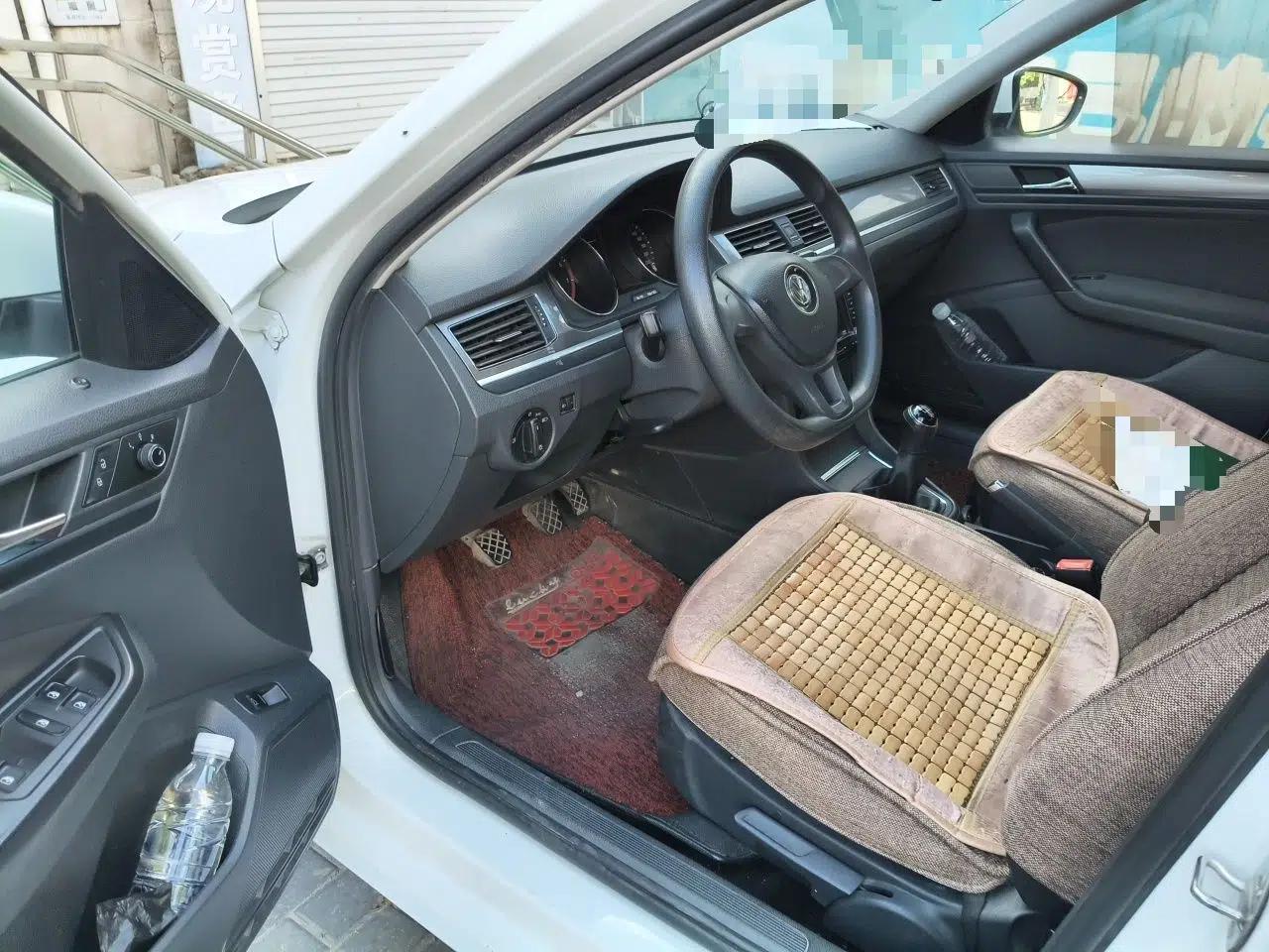 Volkswagen Bora 2017 1.6L Manual Fashion Model — миниатюра 13