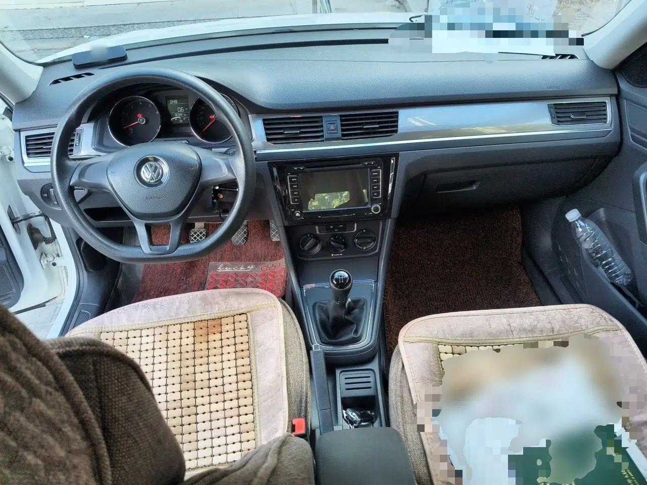Volkswagen Bora 2017 1.6L Manual Fashion Model — миниатюра 6