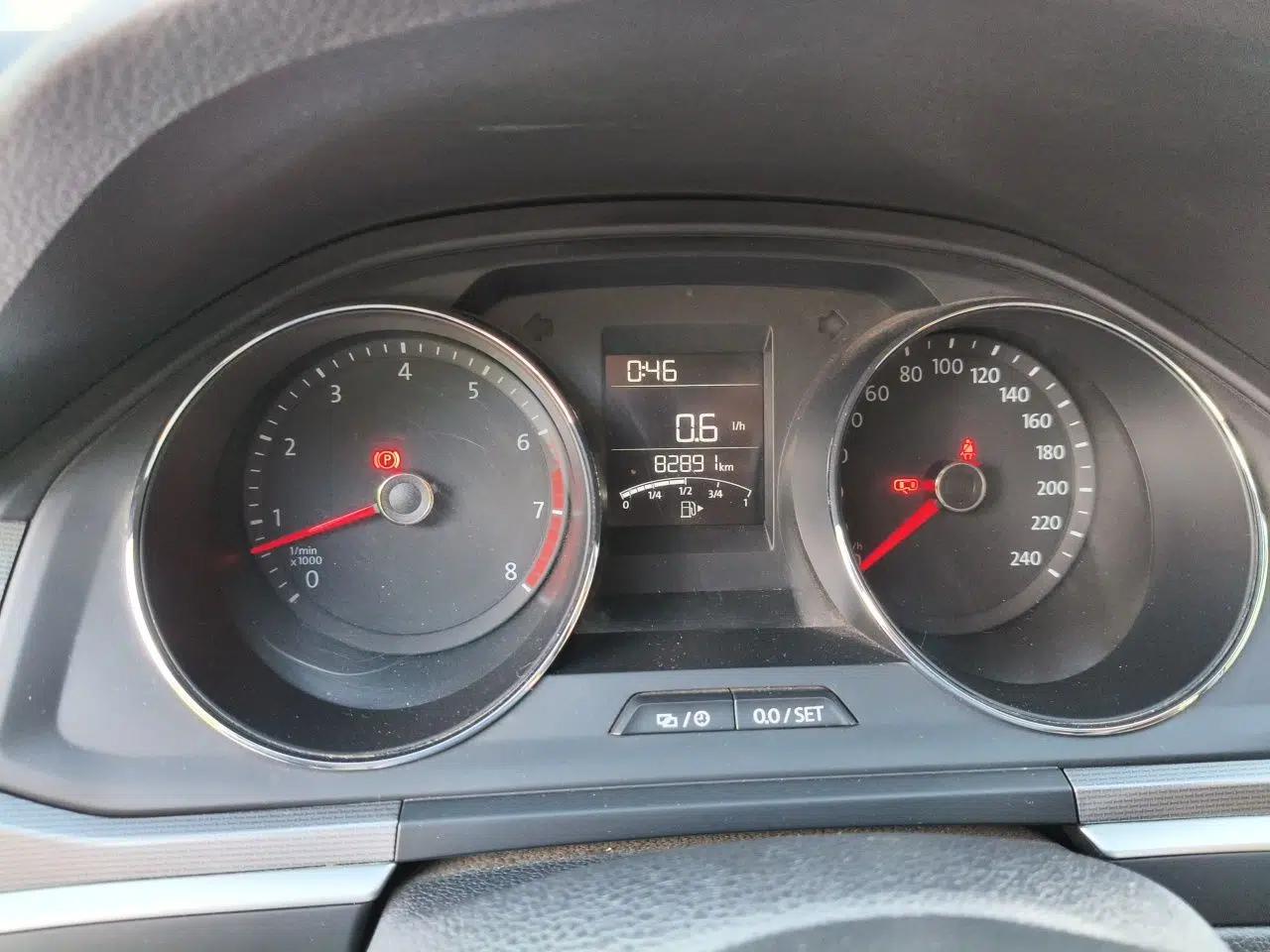 Volkswagen Bora 2017 1.6L Manual Fashion Model — миниатюра 8