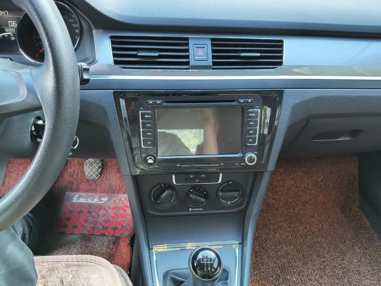 Volkswagen Bora 2017 1.6L Manual Fashion Model — миниатюра 10