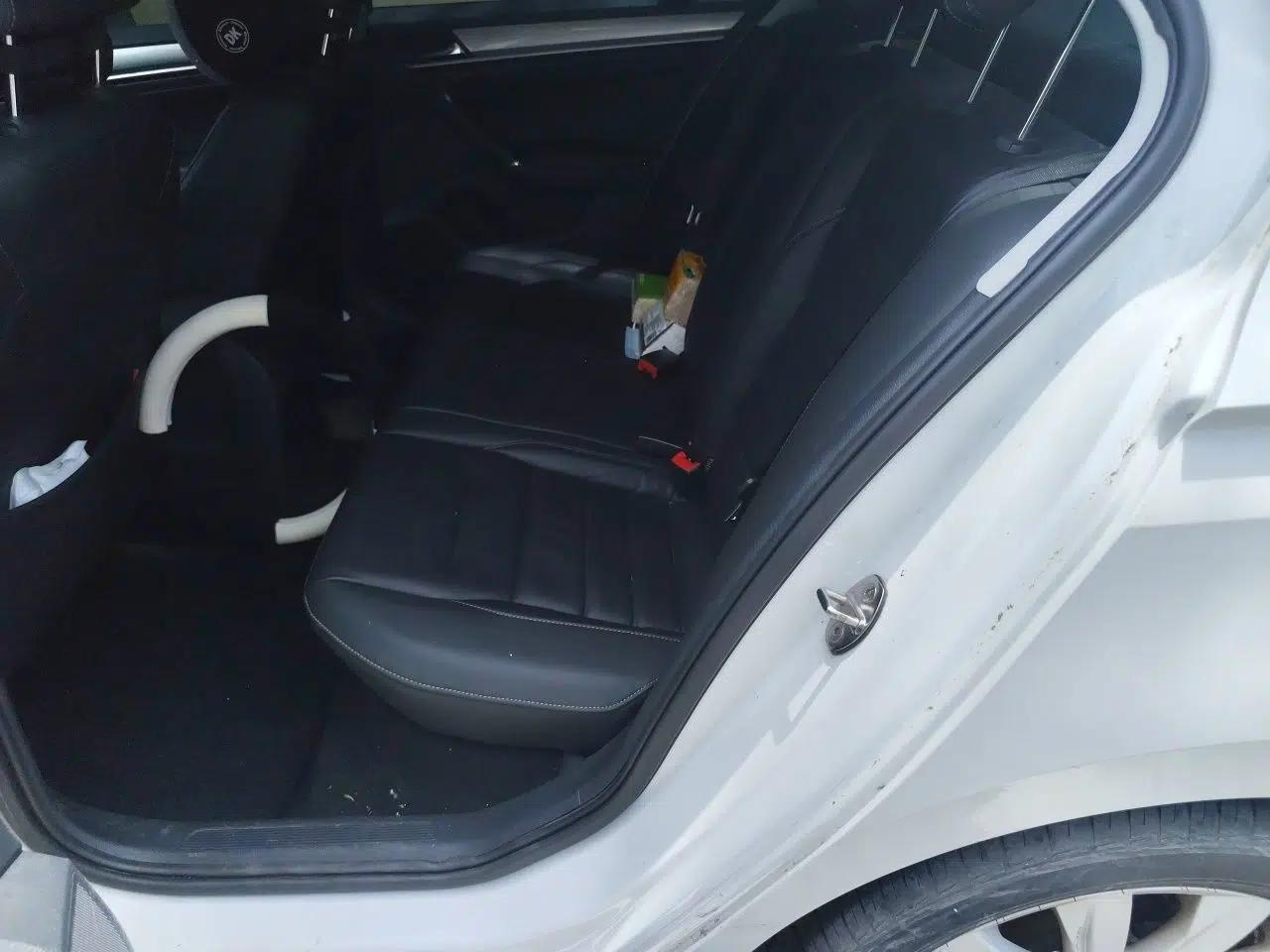 Volkswagen Bora 2016 1.6L Automatic Comfort Model — миниатюра 17
