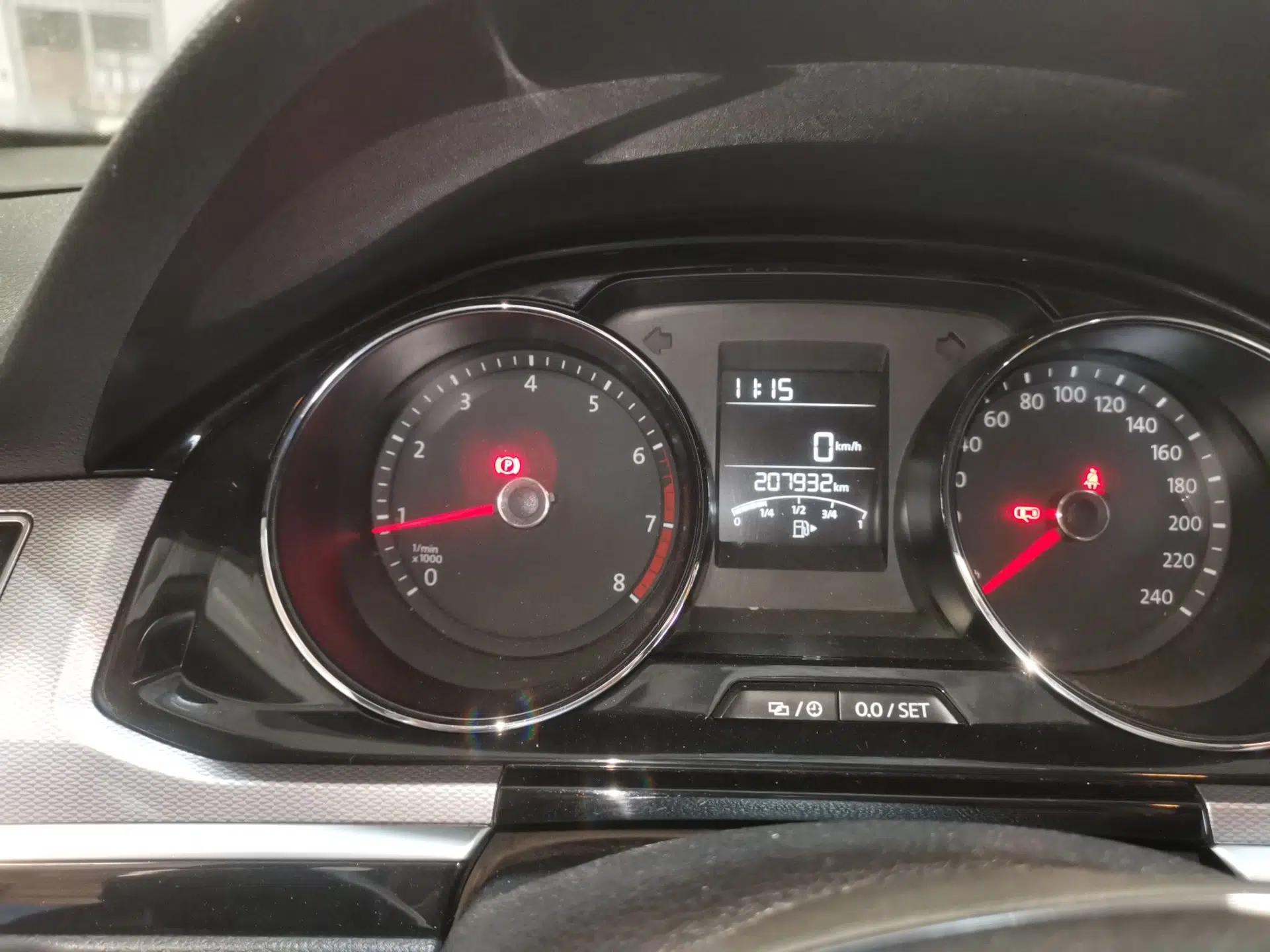 Volkswagen Bora 2016 1.6L Manual Comfort Model — миниатюра 12