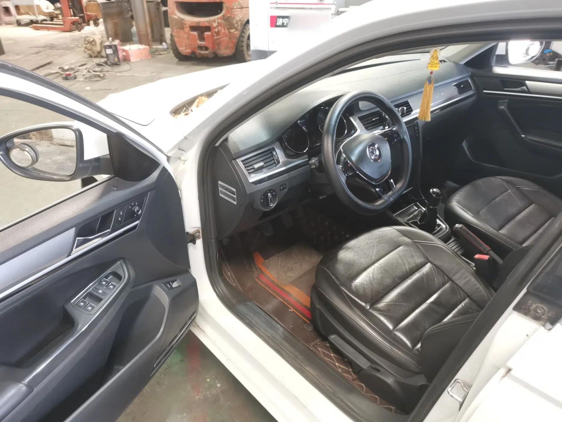 Volkswagen Bora 2016 1.6L Manual Comfort Model — миниатюра 16