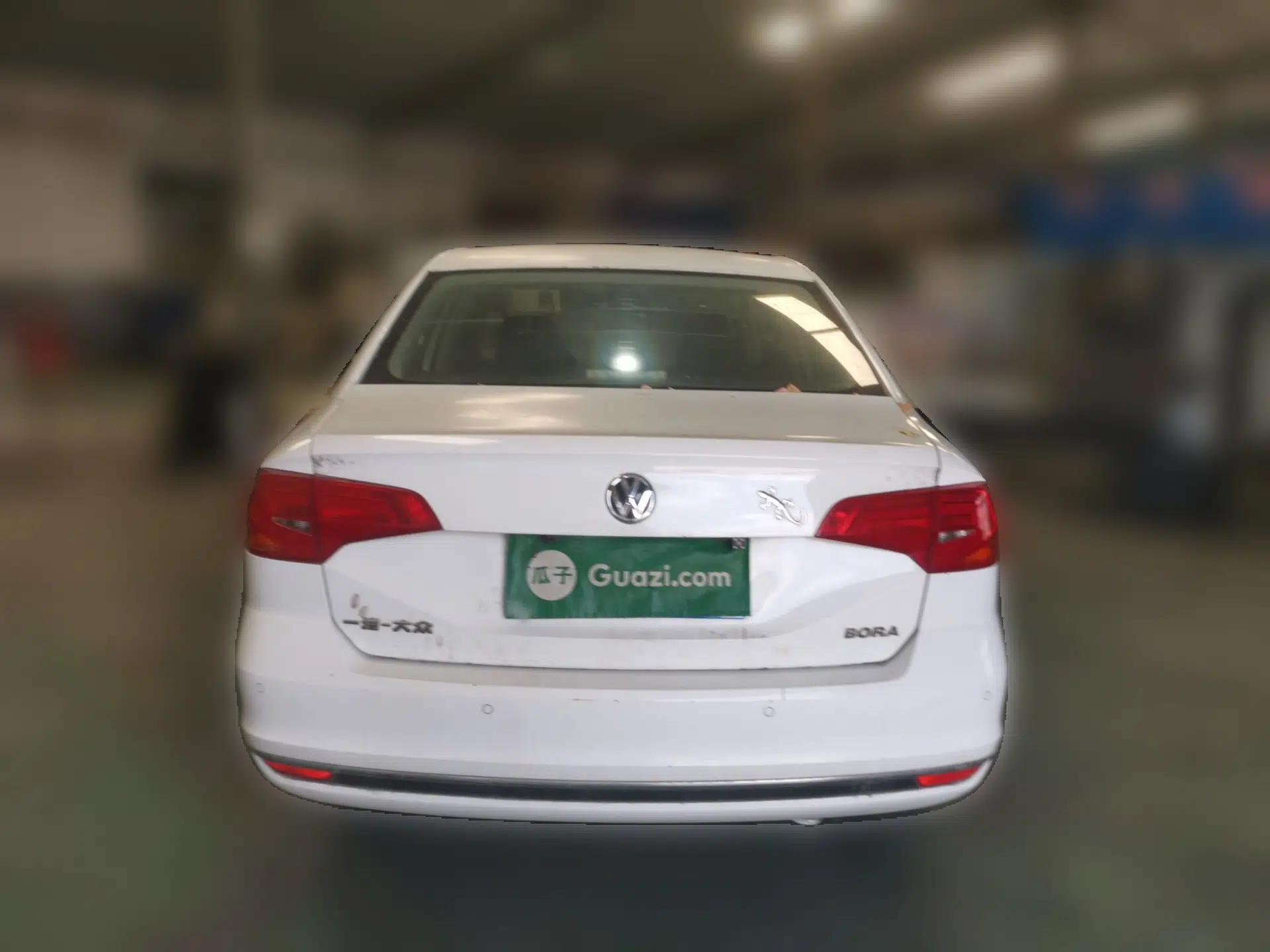 Volkswagen Bora 2016 1.6L Manual Comfort Model — миниатюра 5