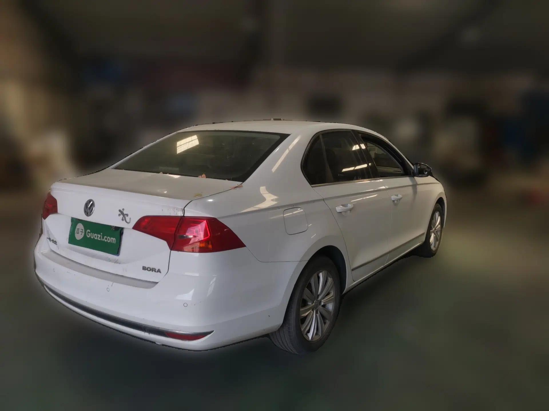 Volkswagen Bora 2016 1.6L Manual Comfort Model — миниатюра 6