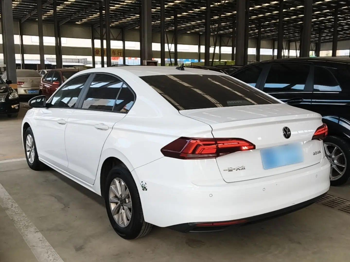 Volkswagen Bora 2021 1.5L Automatic Fashionable Smart Connectivity Version — миниатюра 4