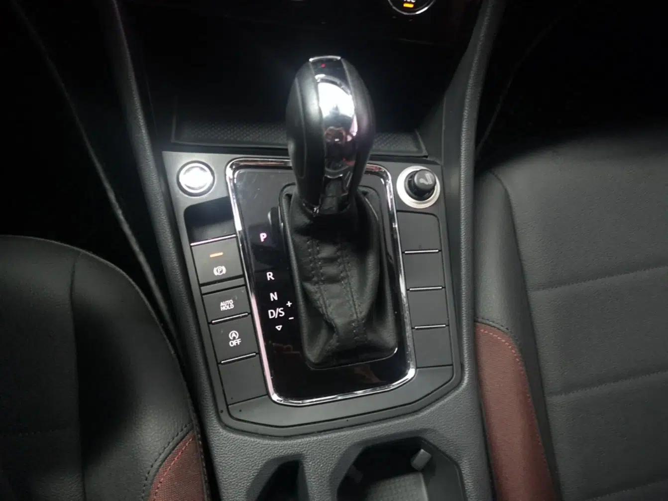 Volkswagen Bora 2019 1.5L Automatic Elite Version — миниатюра 16