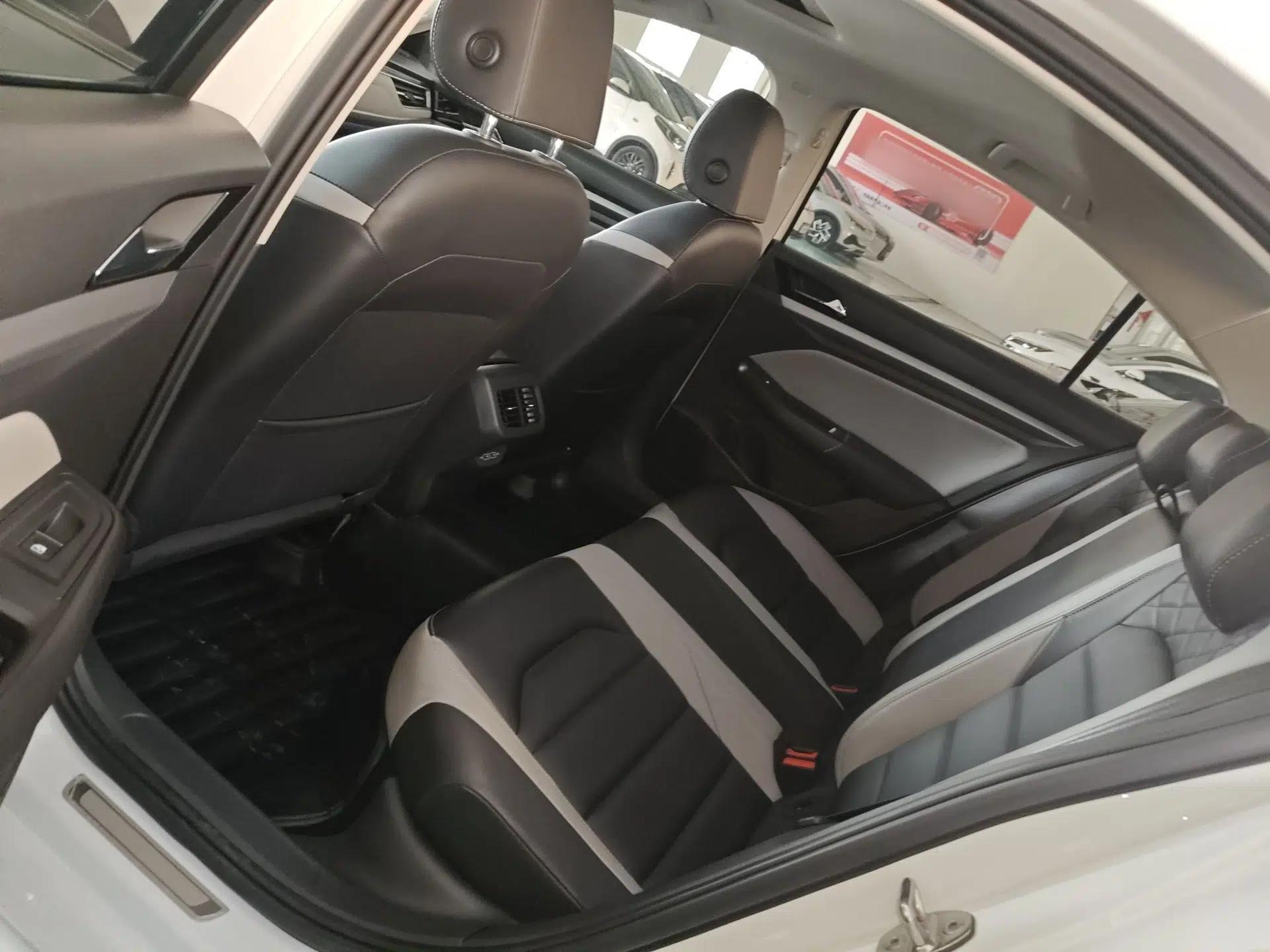 Volkswagen Bora 2023 300TSI DSG Prestige Edition — миниатюра 25