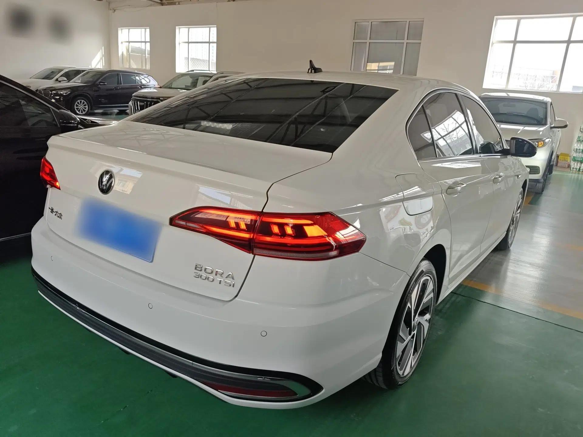Volkswagen Bora 2023 300TSI DSG Prestige Edition — миниатюра 6