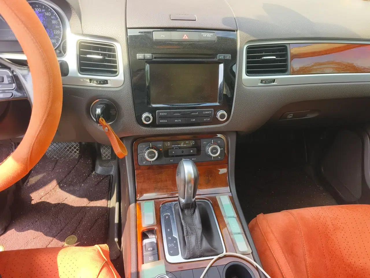 Volkswagen Touareg Touareg 2015, 3.0T, panoramic sunroof, diesel, wheels 255/60 R17. — миниатюра 13