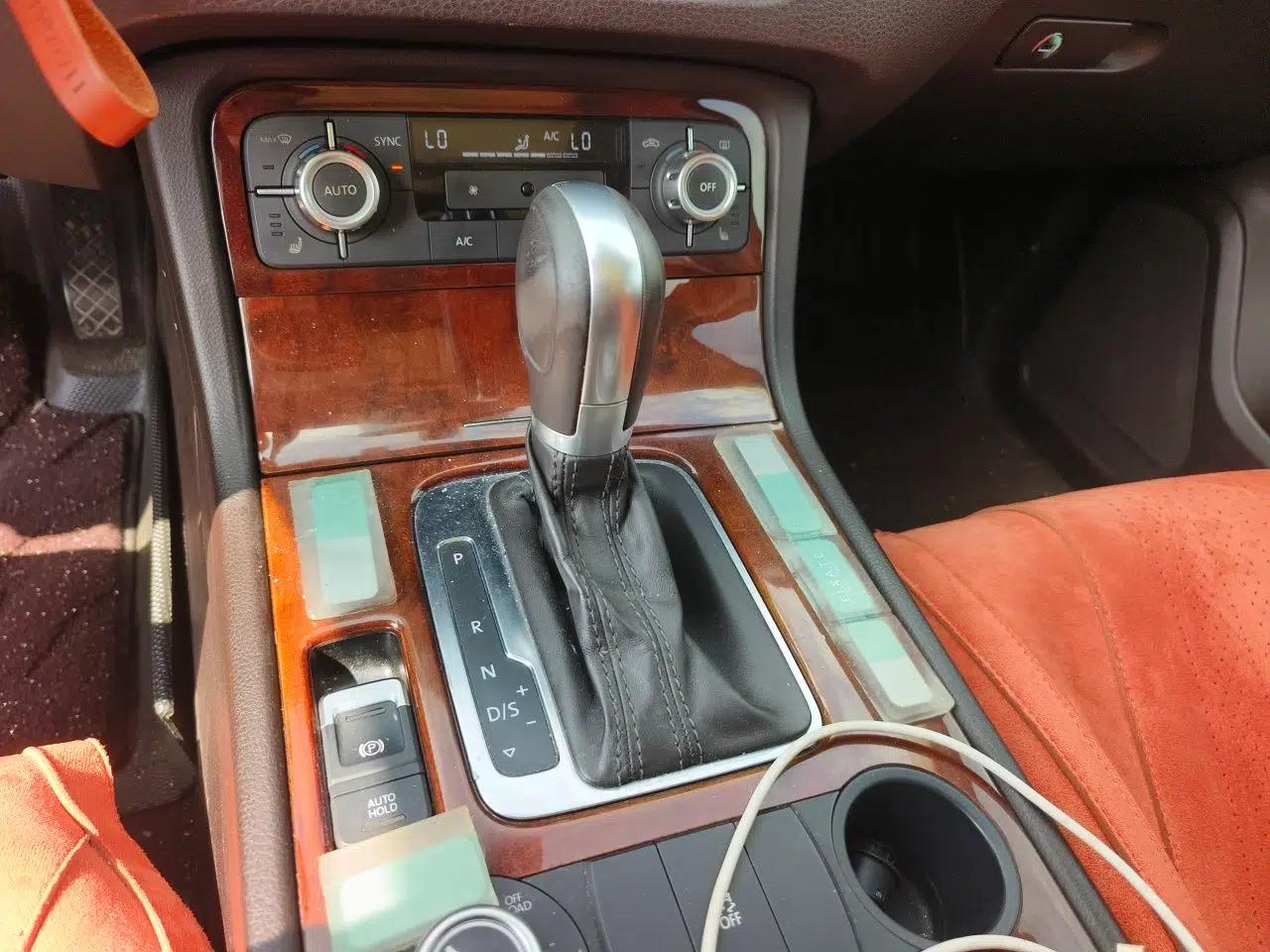Volkswagen Touareg Touareg 2015, 3.0T, panoramic sunroof, diesel, wheels 255/60 R17. — миниатюра 14
