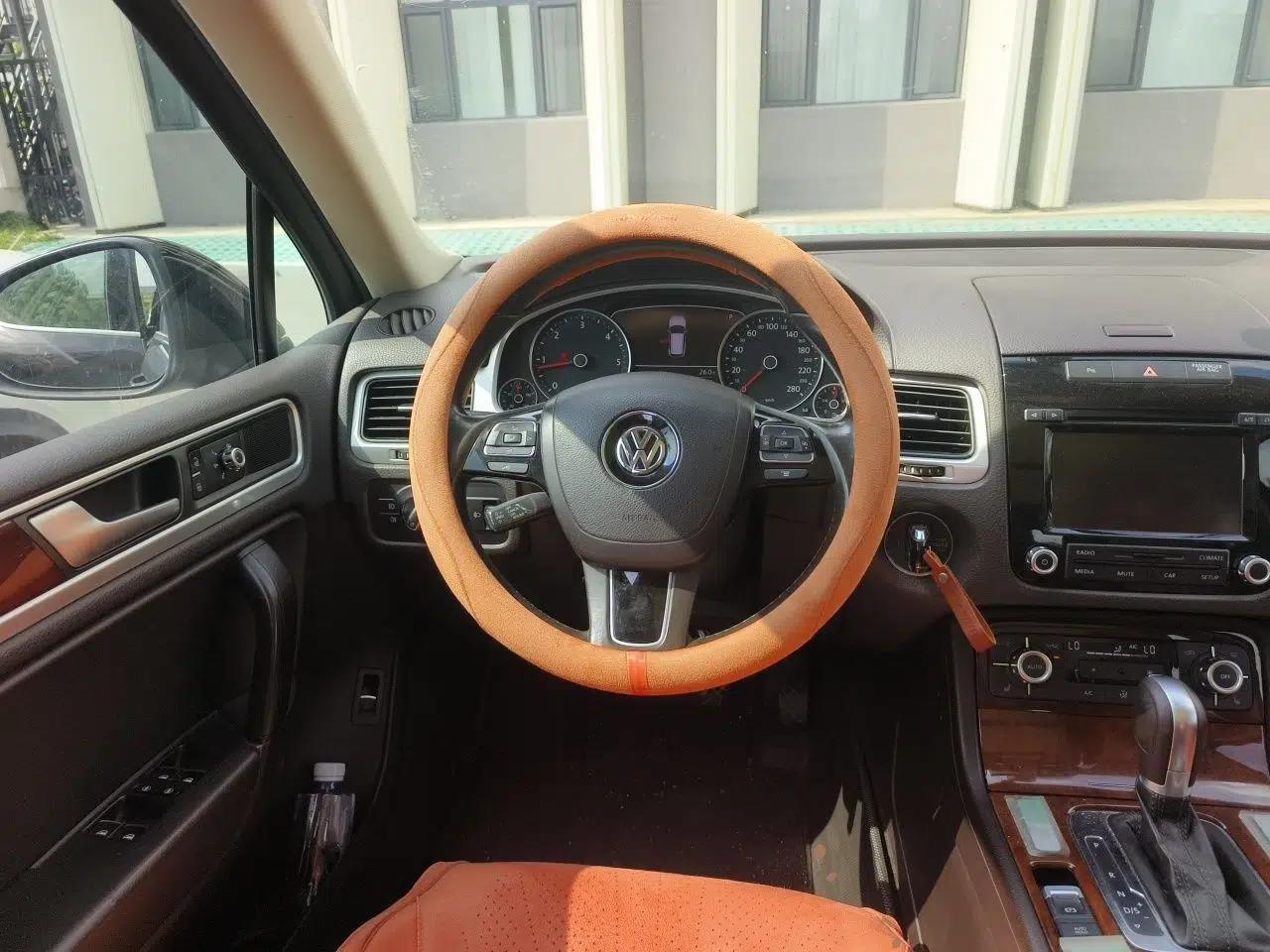Volkswagen Touareg Touareg 2015, 3.0T, panoramic sunroof, diesel, wheels 255/60 R17. — миниатюра 10