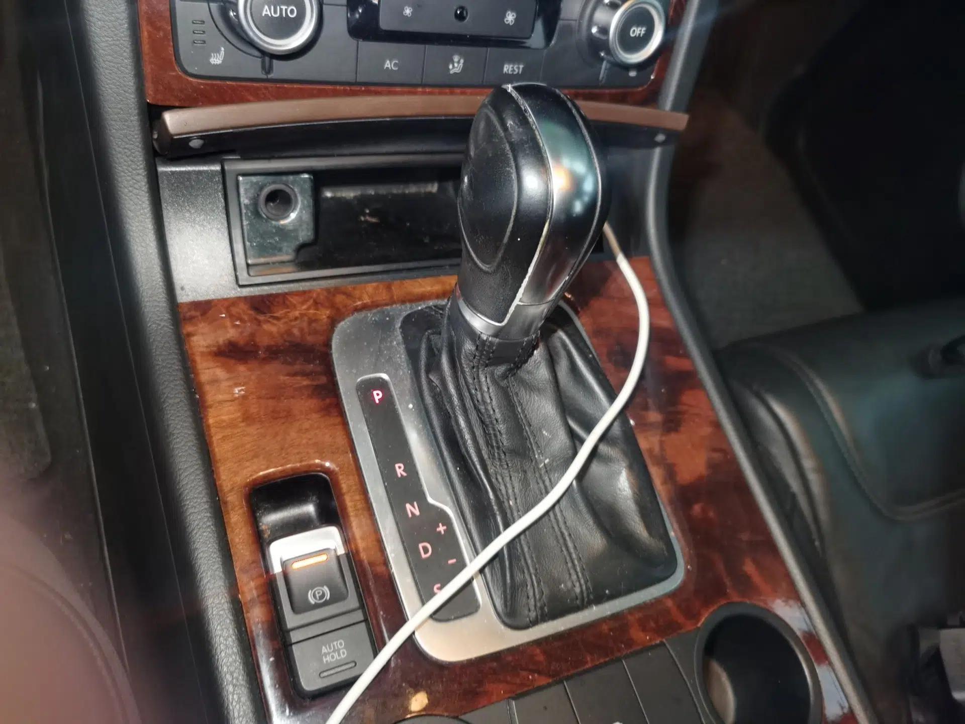 Volkswagen Touareg 2011 3.0 TSI Standard Version — миниатюра 14