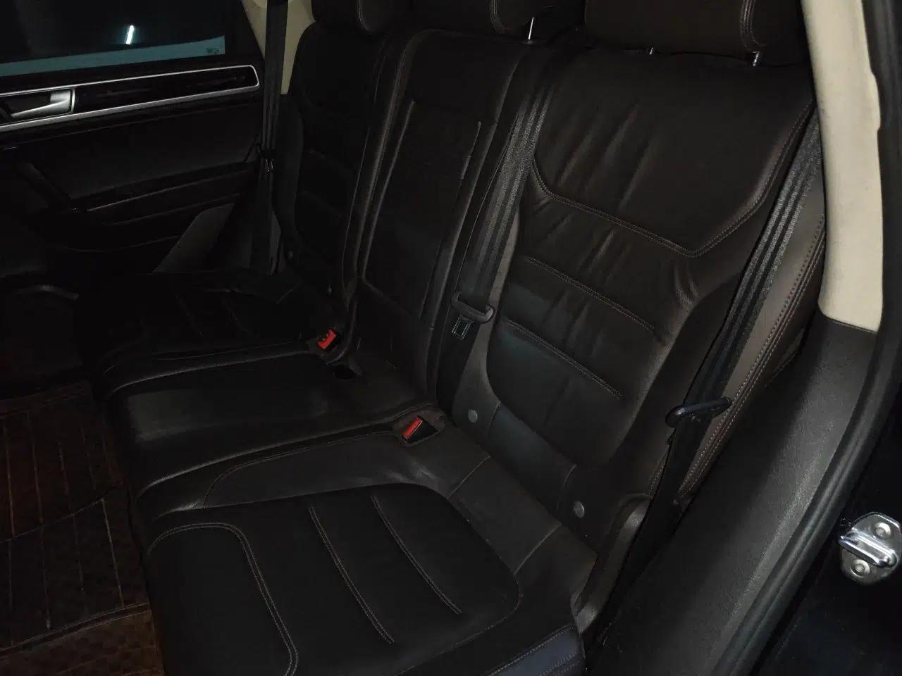 Volkswagen Touareg 2015 3.0 TSI Standard Model — миниатюра 17