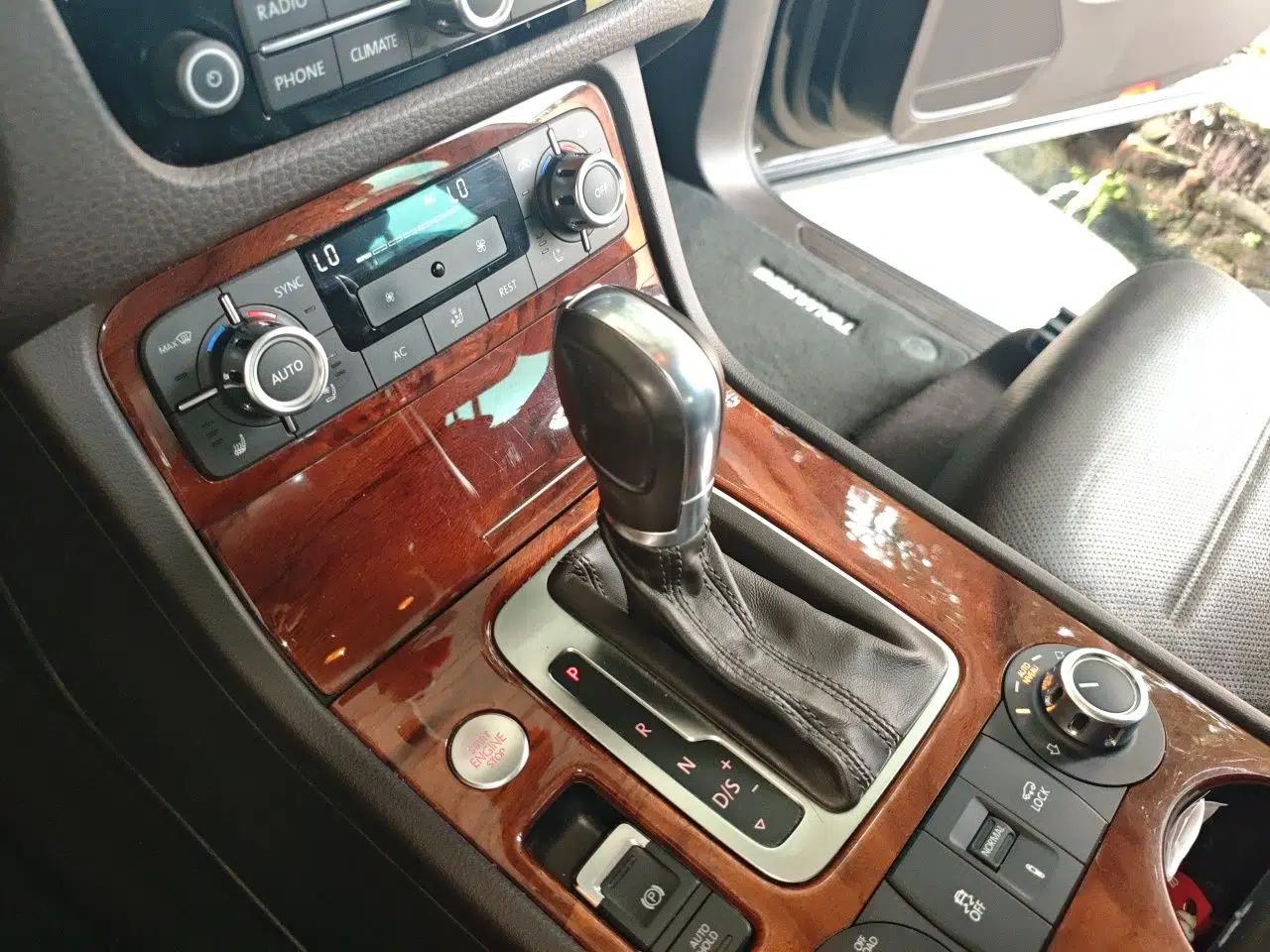 Volkswagen Touareg 2011 3.0 TSI High-End Version — миниатюра 14