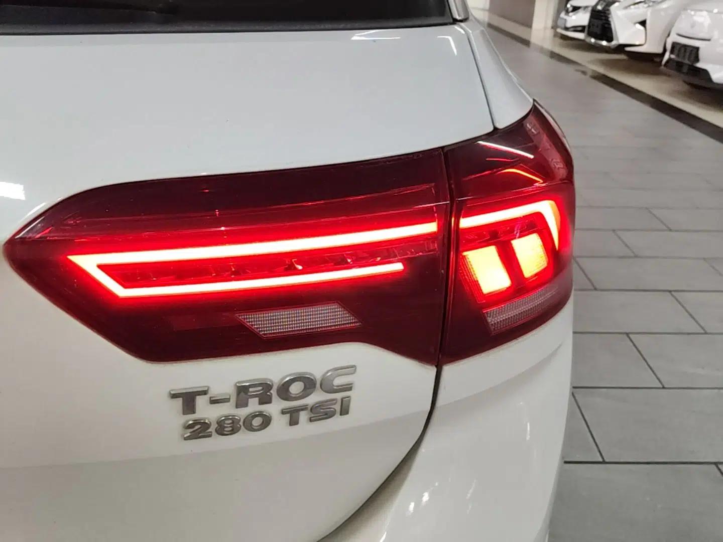 Volkswagen T-ROC 2018 280TSI DSG Two-Wheel-Drive Advanced Version China VI Standard — миниатюра 14