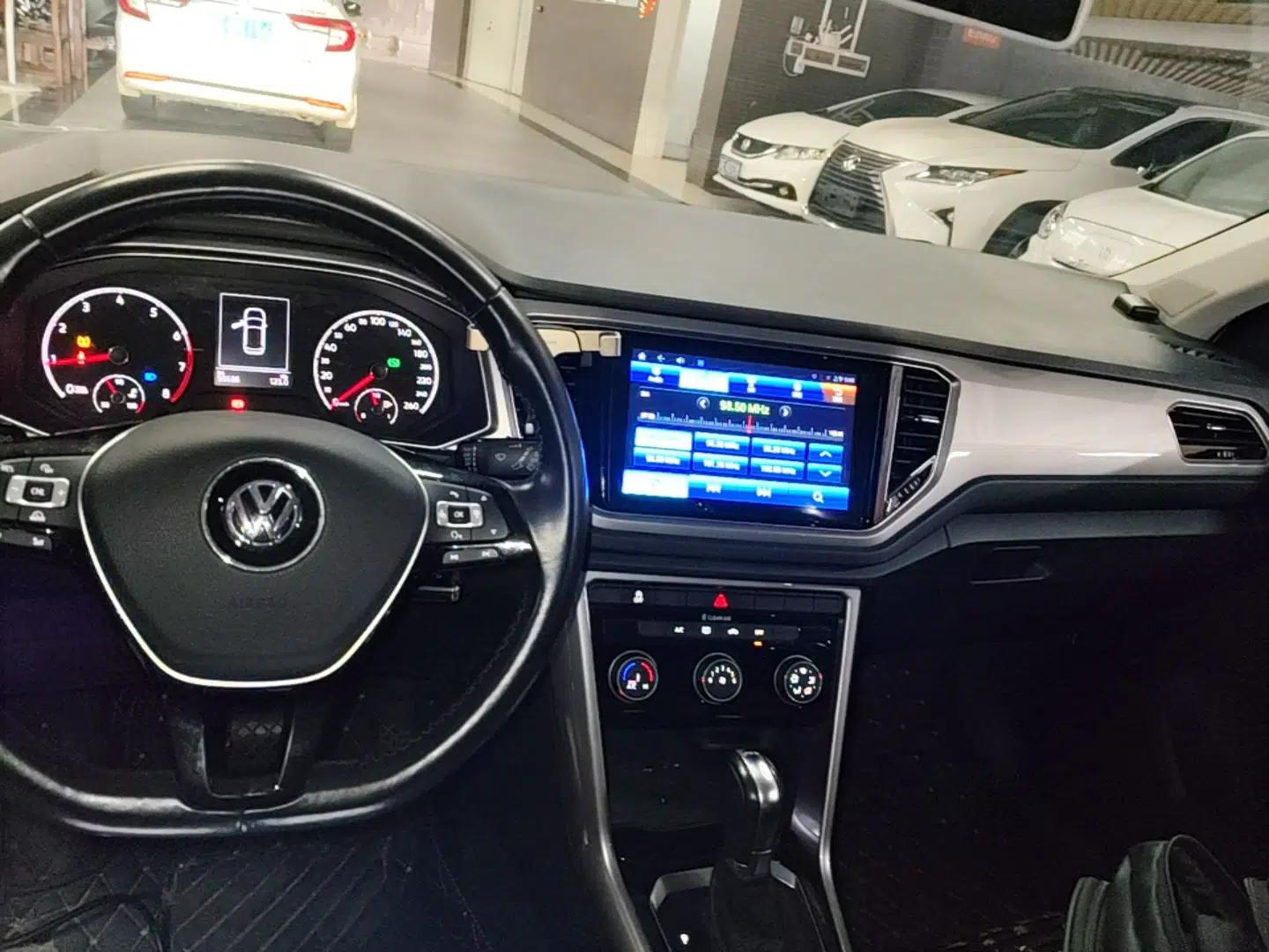Volkswagen T-ROC 2018 280TSI DSG Two-Wheel-Drive Advanced Version China VI Standard — миниатюра 17