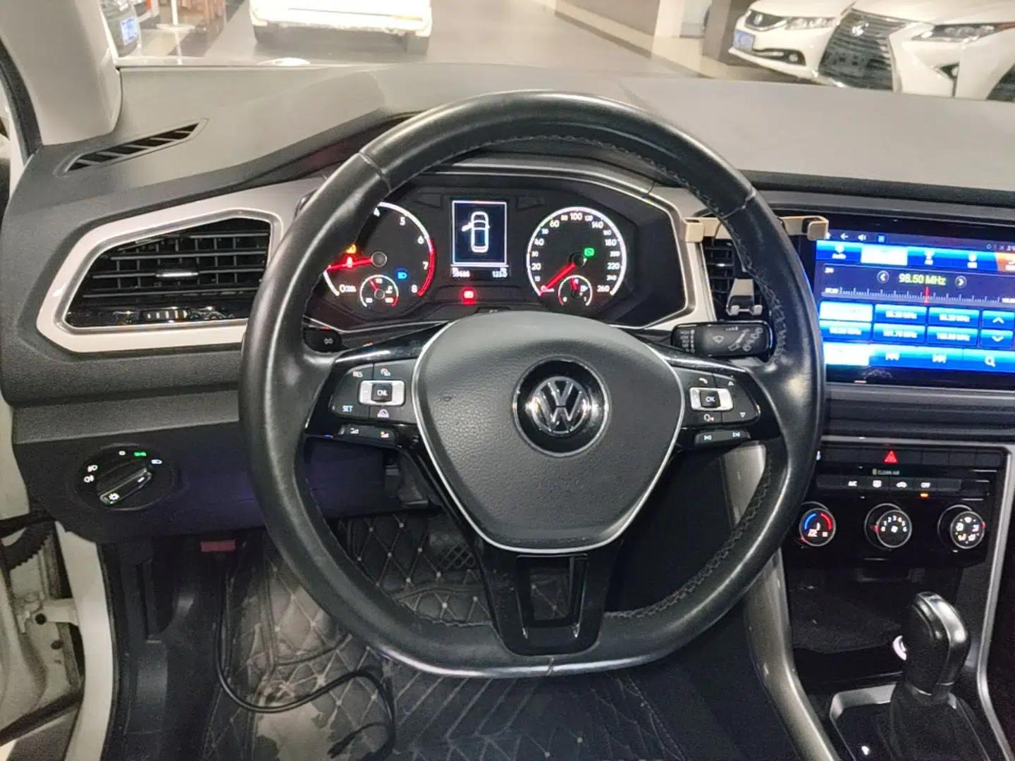 Volkswagen T-ROC 2018 280TSI DSG Two-Wheel-Drive Advanced Version China VI Standard — миниатюра 18