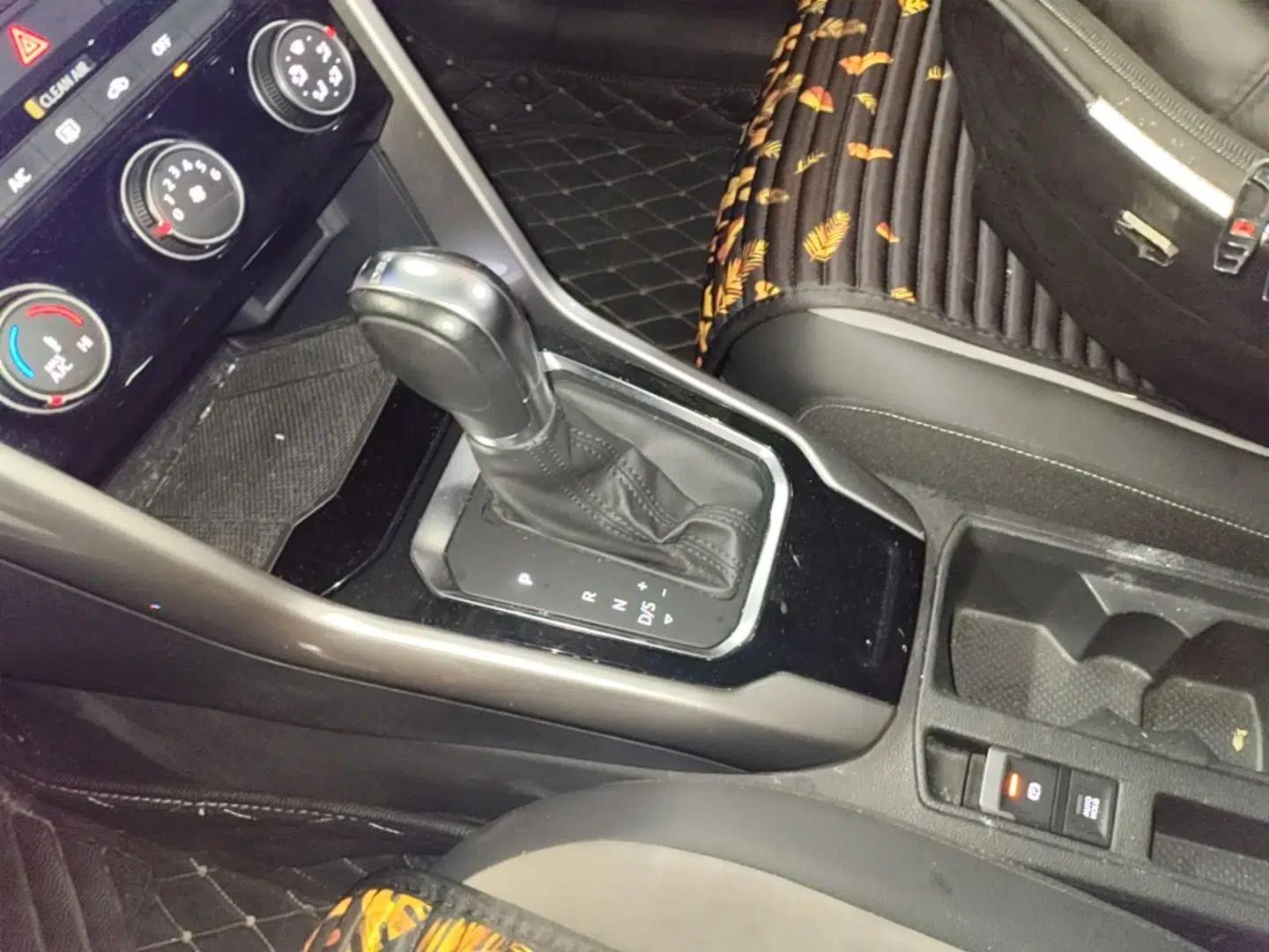 Volkswagen T-ROC 2018 280TSI DSG Two-Wheel-Drive Advanced Version China VI Standard — миниатюра 21
