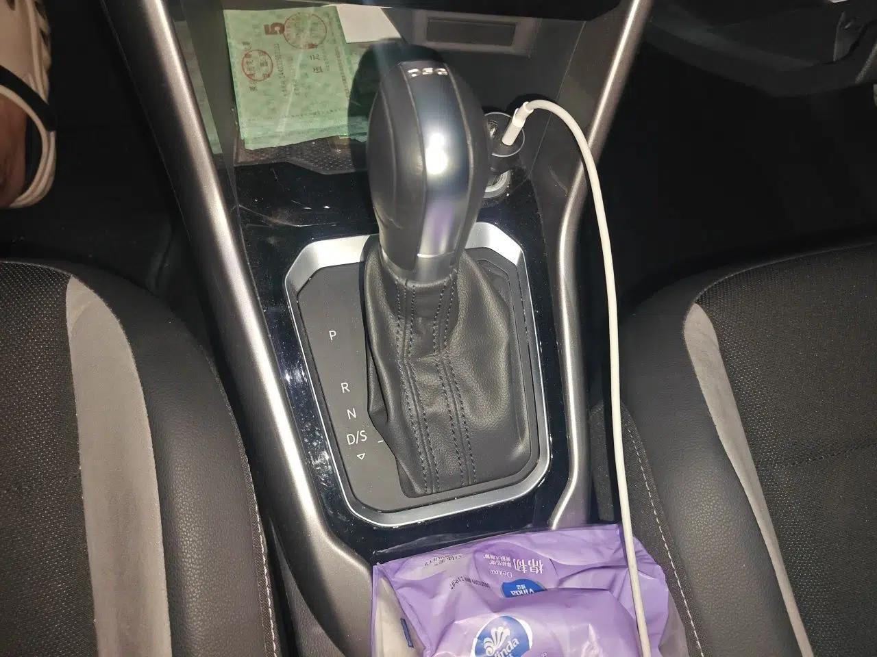 Volkswagen T-ROC 2019 280TSI DSG Two-Wheel Drive Advanced Version China VI Standard — миниатюра 14