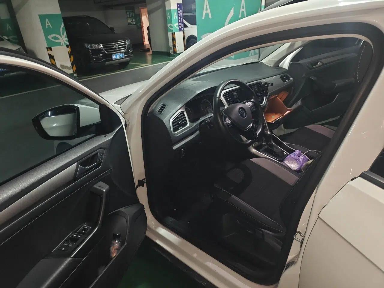 Volkswagen T-ROC 2019 280TSI DSG Two-Wheel Drive Advanced Version China VI Standard — миниатюра 16
