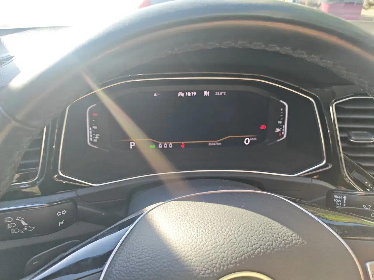 Volkswagen T-ROC 2021 280TSI DSG Two-Wheel Drive Comfort Connect Edition — миниатюра 11
