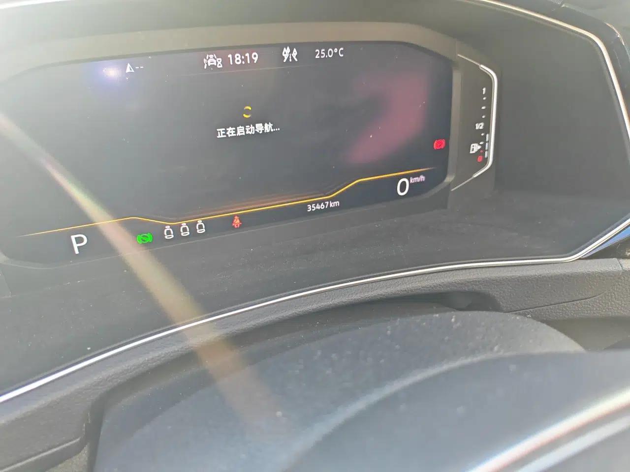 Volkswagen T-ROC 2021 280TSI DSG Two-Wheel Drive Comfort Connect Edition — миниатюра 12