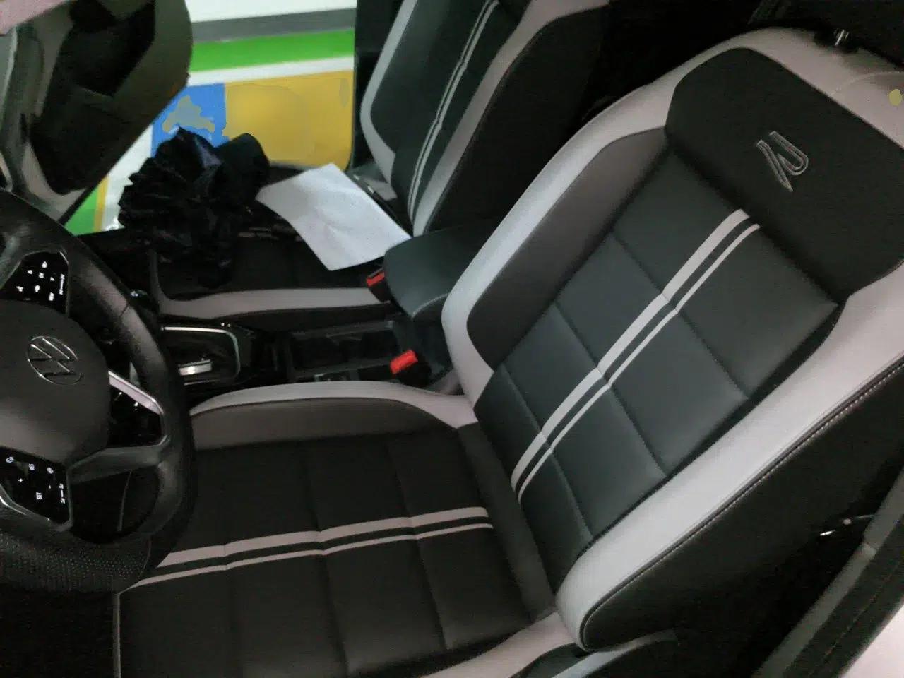 Volkswagen T-ROC 2024 300TSI DSG Two-Wheel-Drive Chen Guang Edition — миниатюра 15