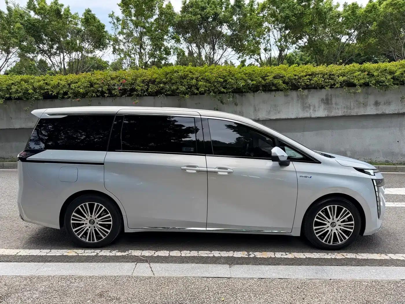 Trumpchi E8 PHEV 2024 Model 150km MAX+ — миниатюра 6