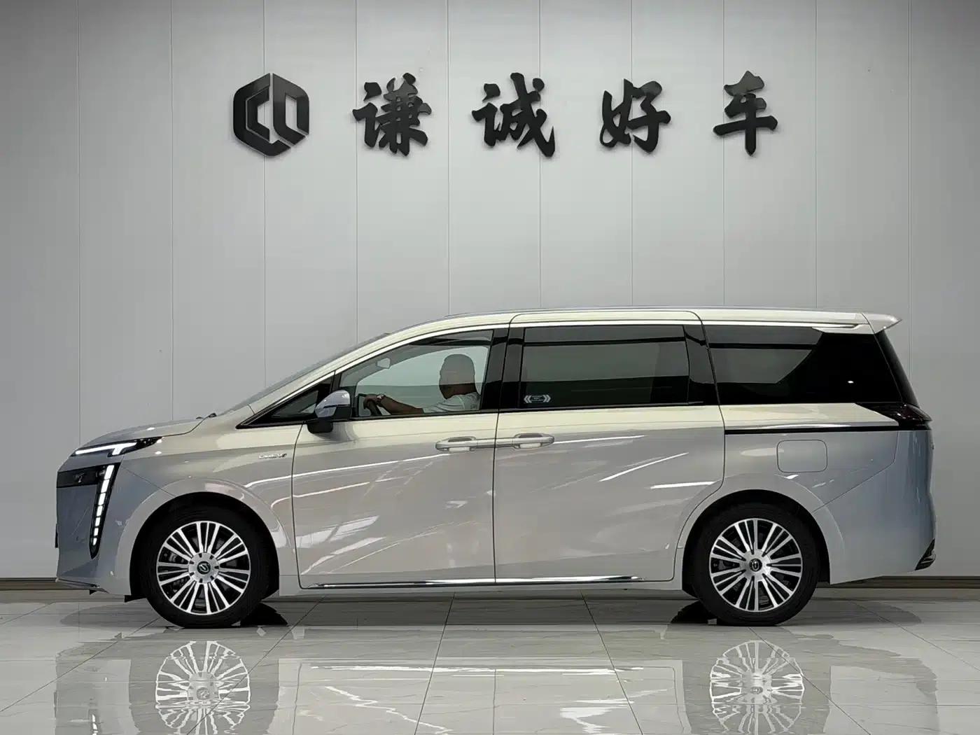 Trumpchi E8 PHEV 2024 Model 150km MAX+ — миниатюра 4
