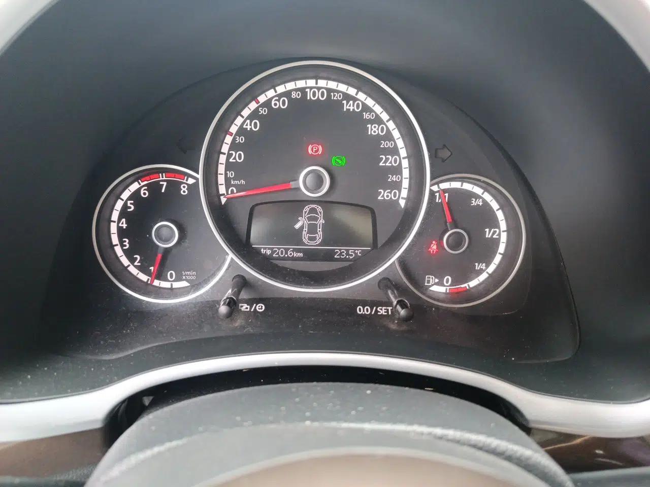 Volkswagen Beetle 2014 1.2TSI Fashion Edition — миниатюра 11