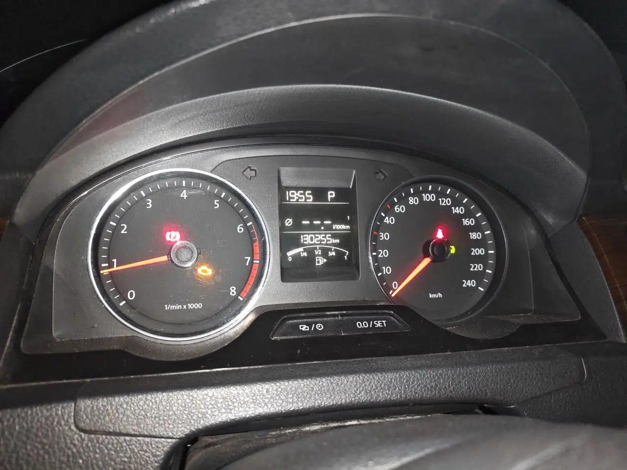 Volkswagen Santana 2013 1.6L Automatic Luxury Edition — миниатюра 11