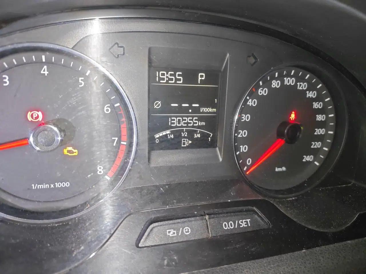 Volkswagen Santana 2013 1.6L Automatic Luxury Edition — миниатюра 12
