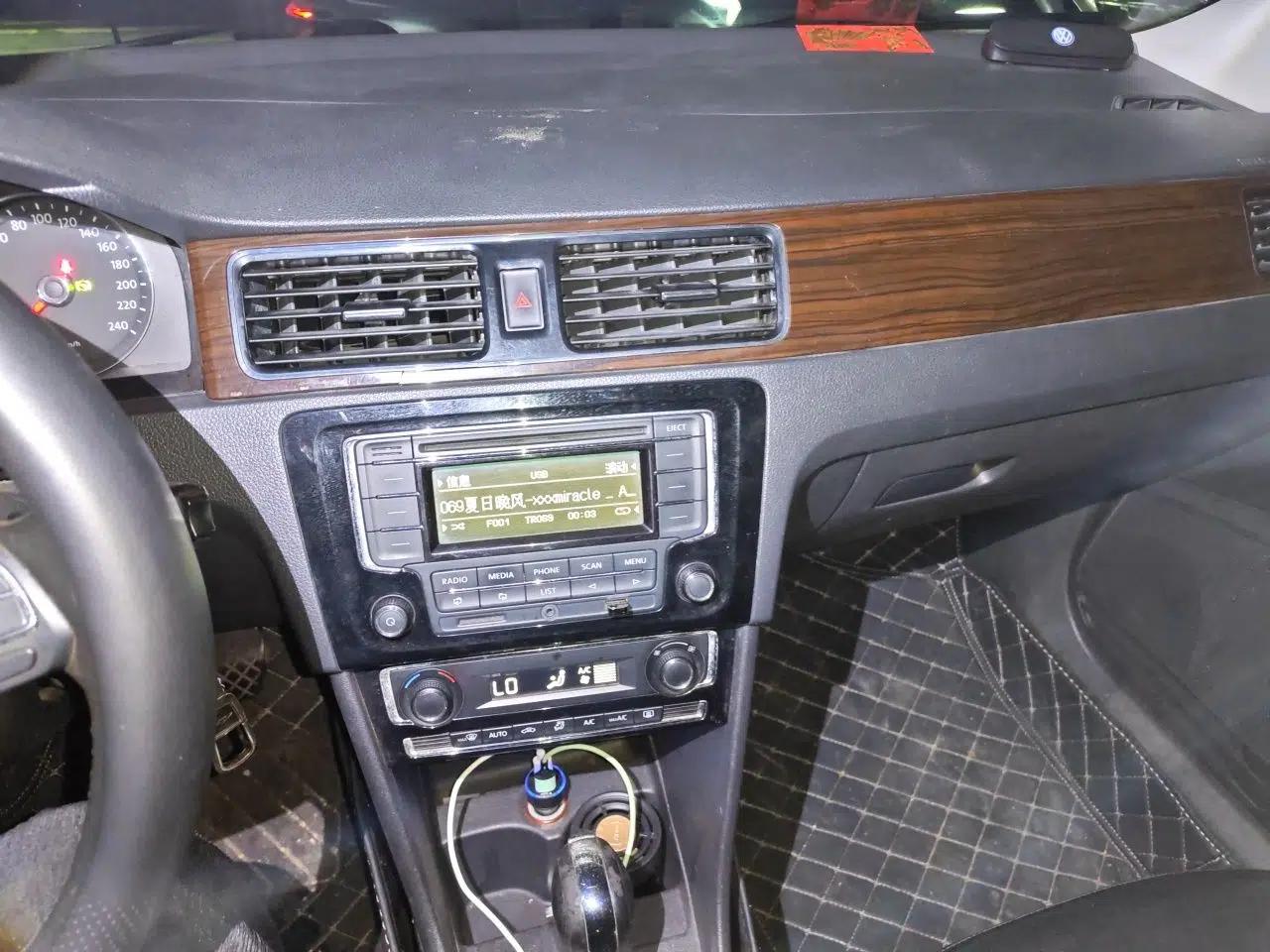 Volkswagen Santana 2013 1.6L Automatic Luxury Edition — миниатюра 13