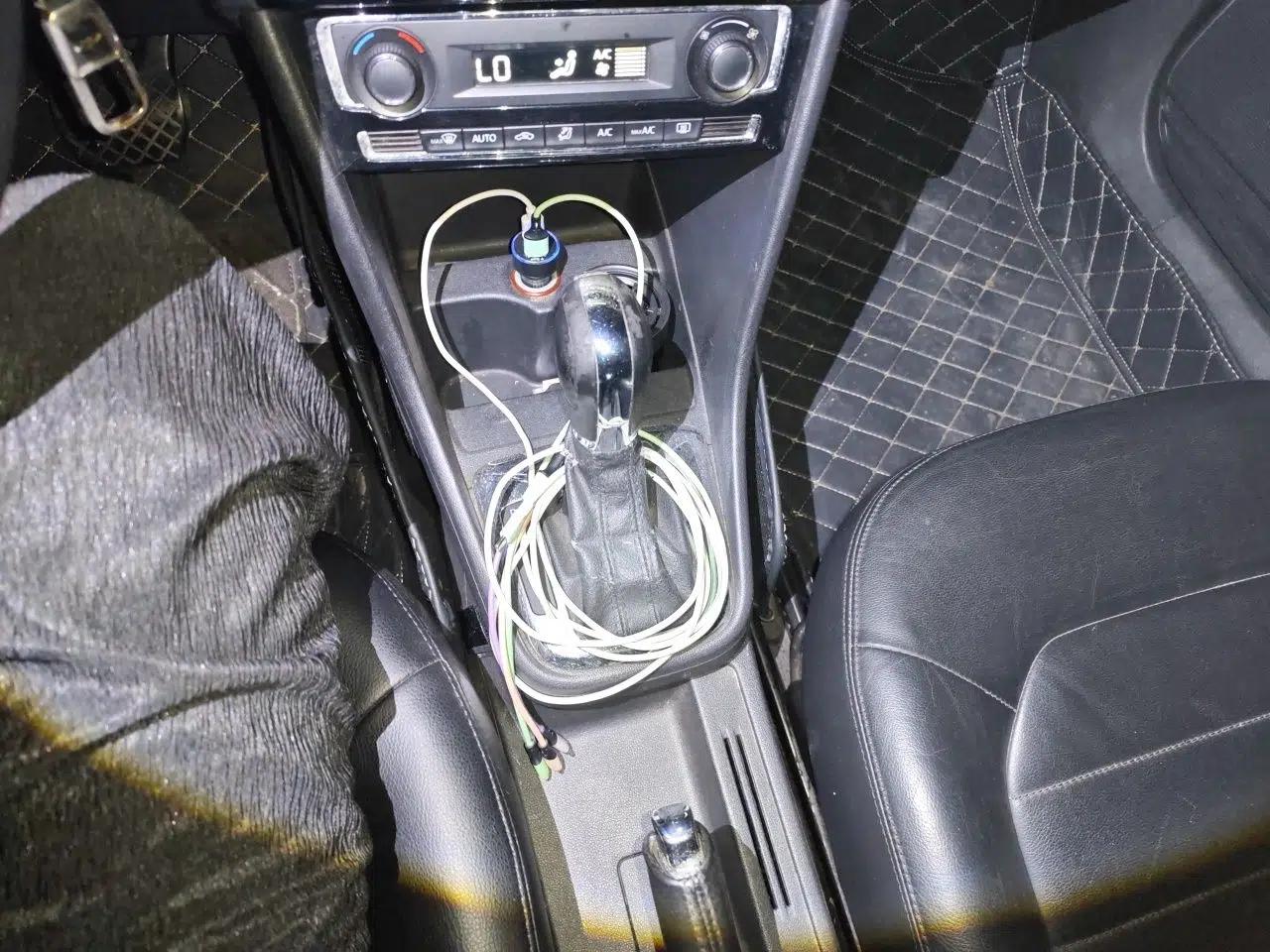 Volkswagen Santana 2013 1.6L Automatic Luxury Edition — миниатюра 14
