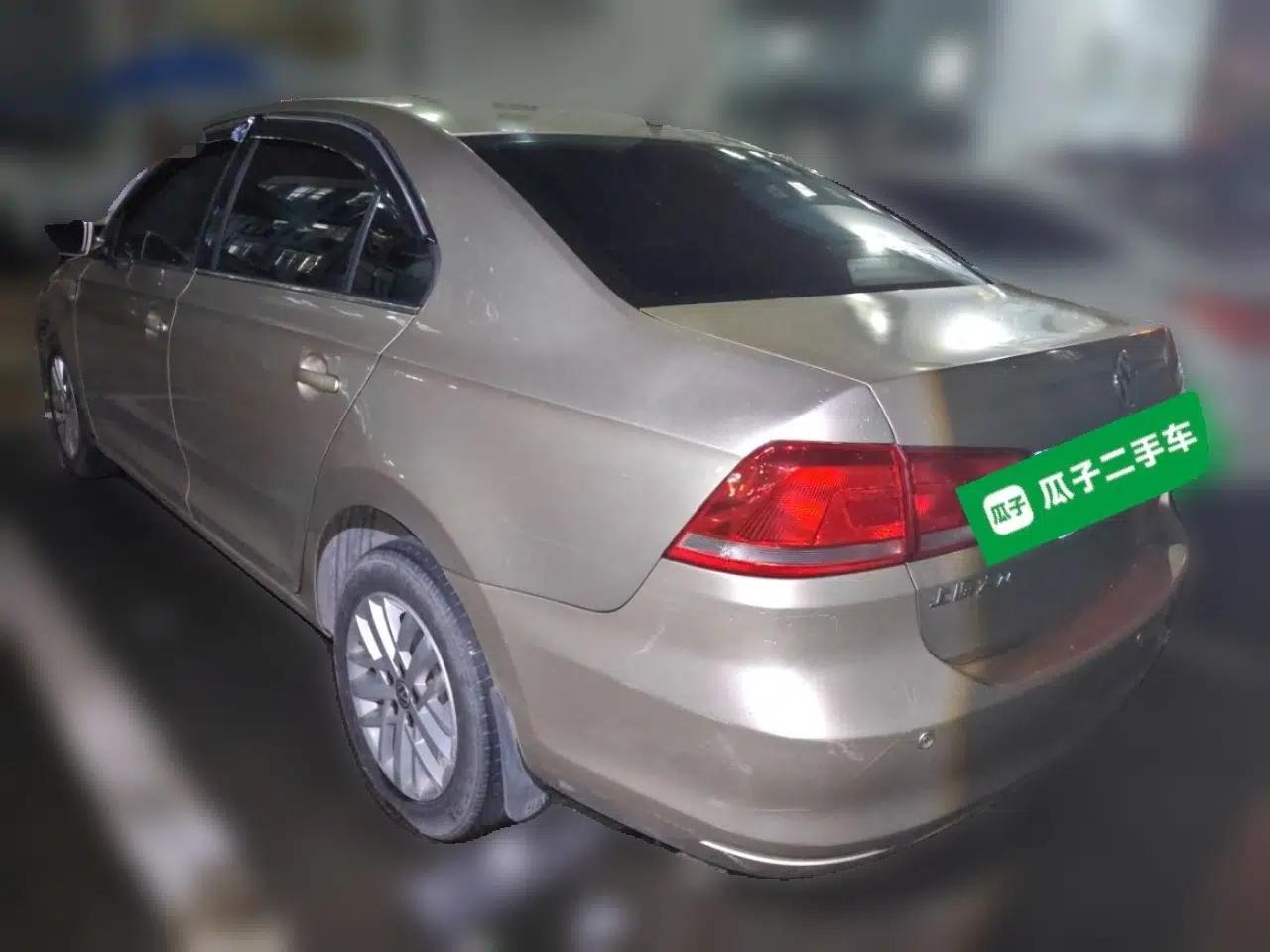 Volkswagen Santana 2013 1.6L Automatic Luxury Edition — миниатюра 4