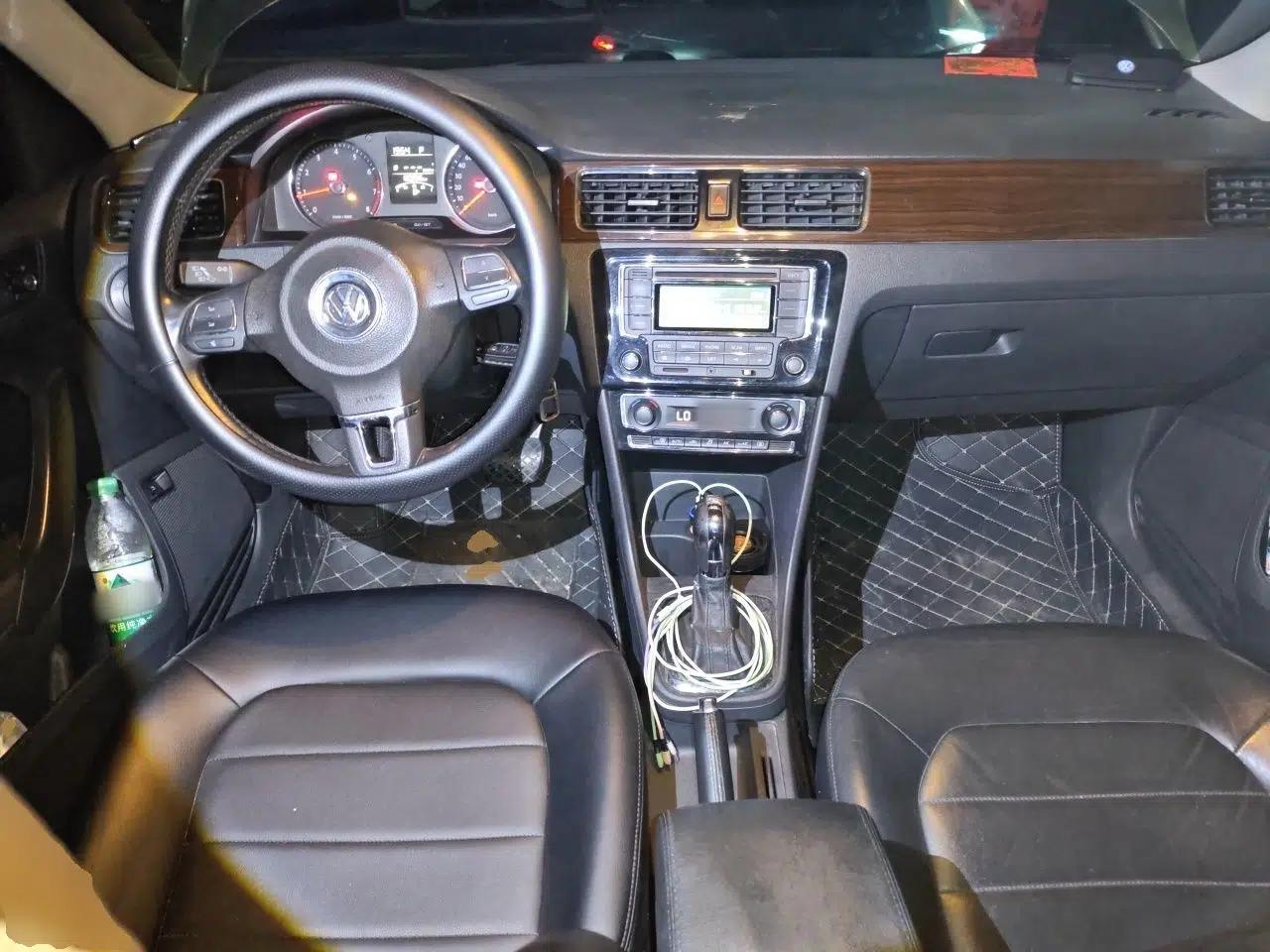 Volkswagen Santana 2013 1.6L Automatic Luxury Edition — миниатюра 9