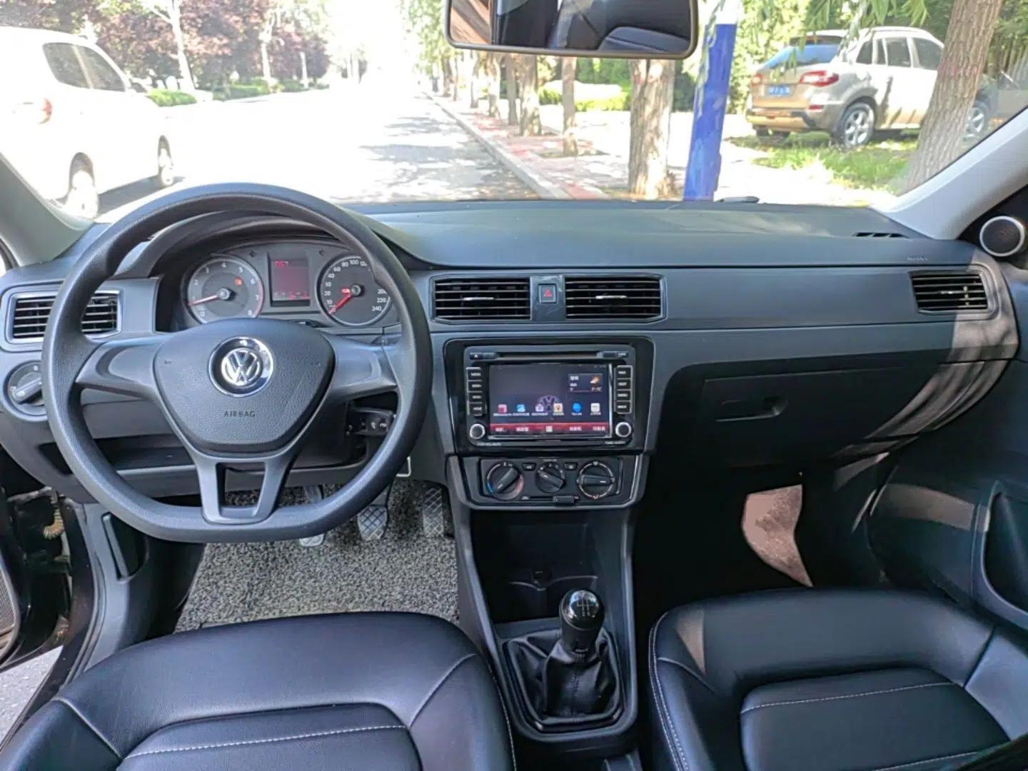 Volkswagen Santana 2016 1.6L Manual Fashion Edition — миниатюра 12