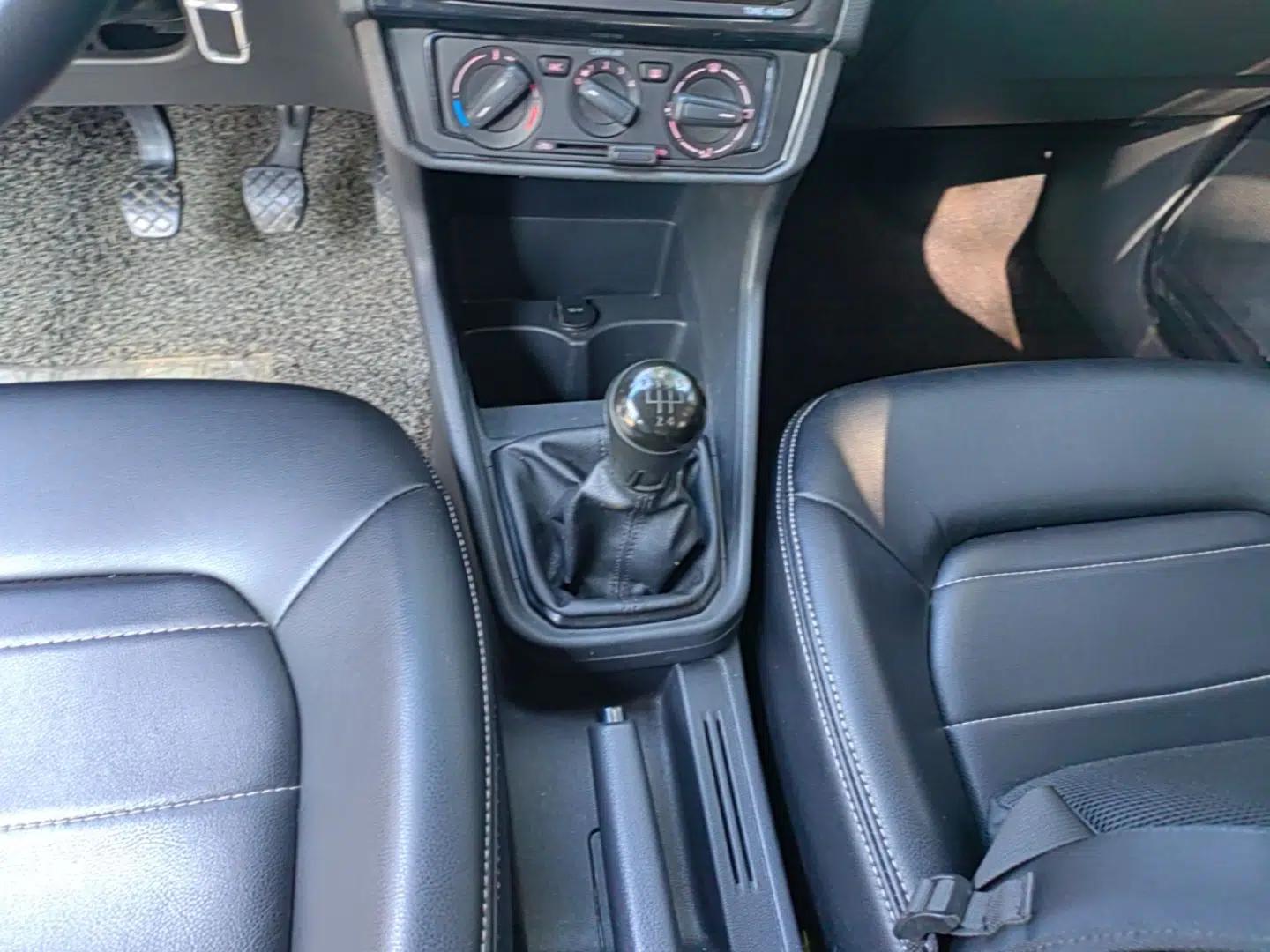 Volkswagen Santana 2016 1.6L Manual Fashion Edition — миниатюра 16