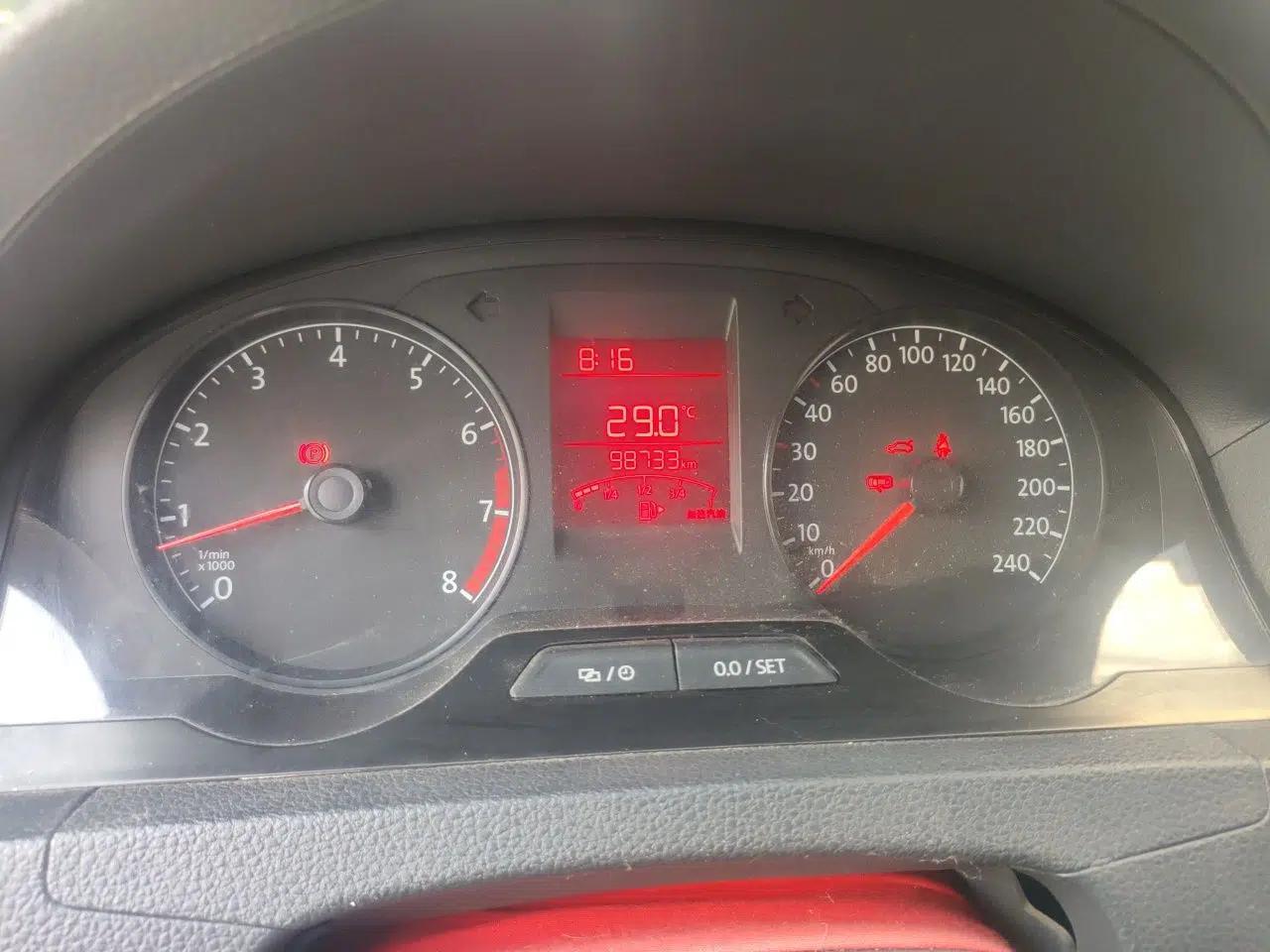 Volkswagen Santana 2015 1.6L Manual Fashion Edition — миниатюра 11