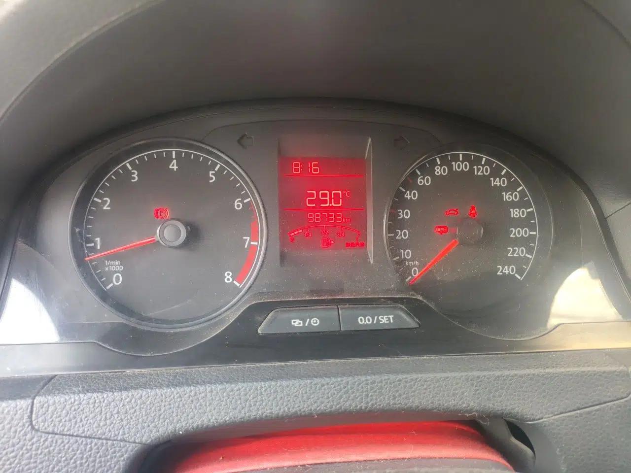 Volkswagen Santana 2015 1.6L Manual Fashion Edition — миниатюра 12