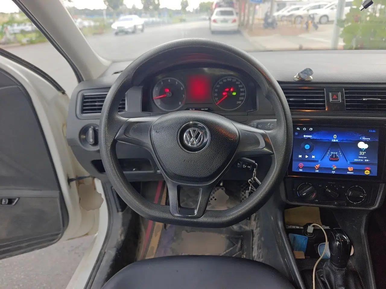 Volkswagen Santana 2016 1.6L Automatic Fashion Edition — миниатюра 10