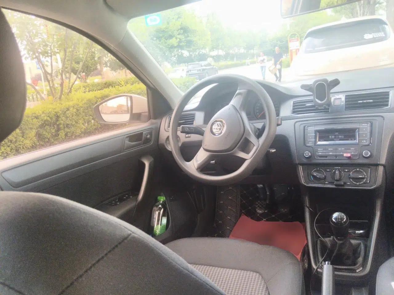 Volkswagen Santana 2018 1.5L Manual Fashion Edition — миниатюра 10