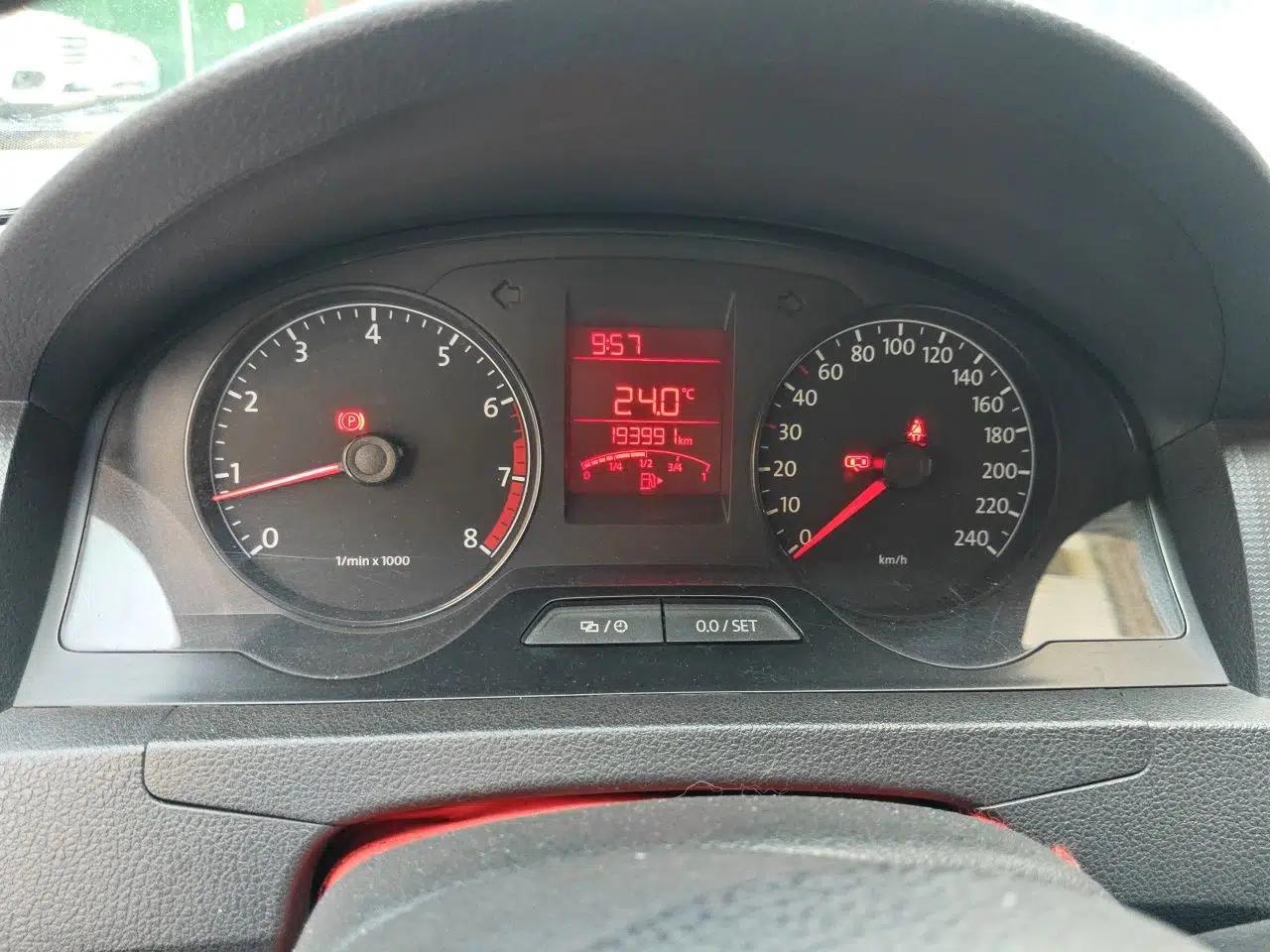 Volkswagen Santana 2013 1.6L Manual Fashion Edition — миниатюра 11