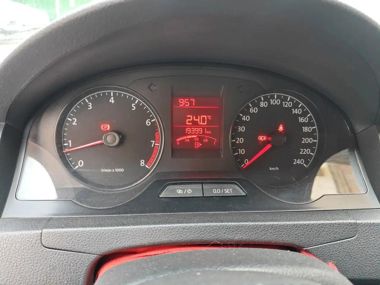 Volkswagen Santana 2013 1.6L Manual Fashion Edition — миниатюра 12