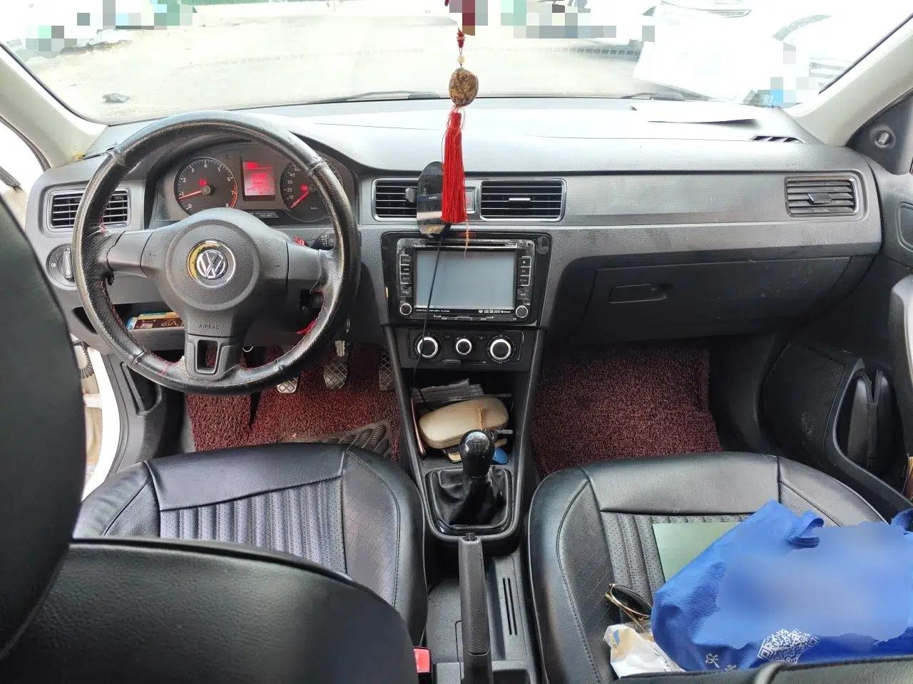Volkswagen Santana 2013 1.6L Manual Fashion Edition — миниатюра 9