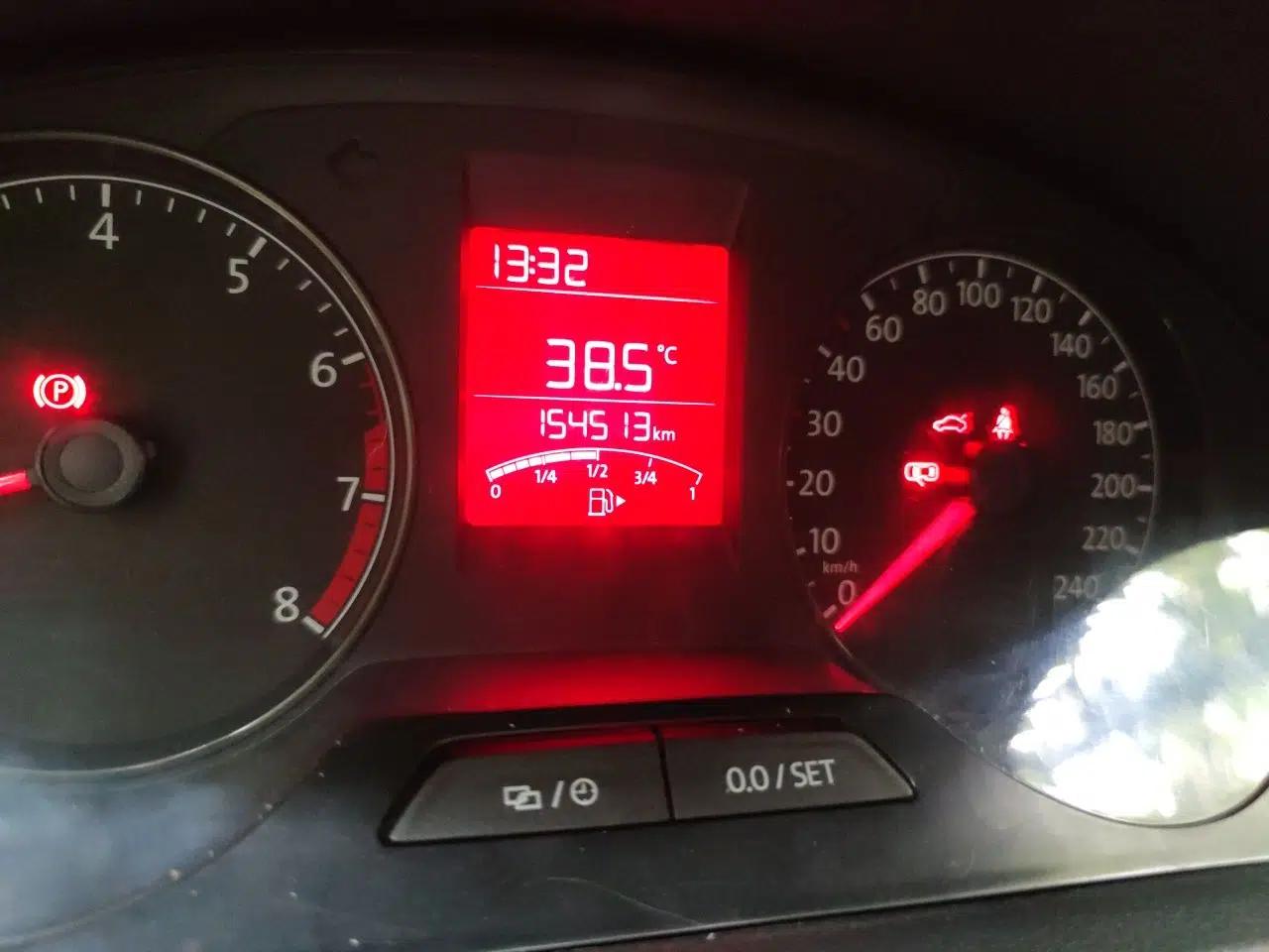 Volkswagen Santana 2015 1.6L Manual Fashion Edition — миниатюра 12