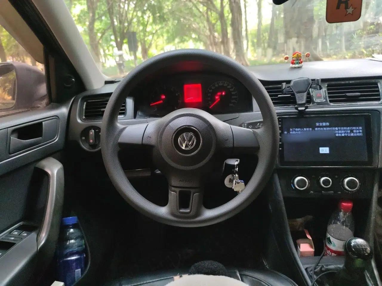 Volkswagen Santana 2015 1.6L Manual Fashion Edition — миниатюра 10