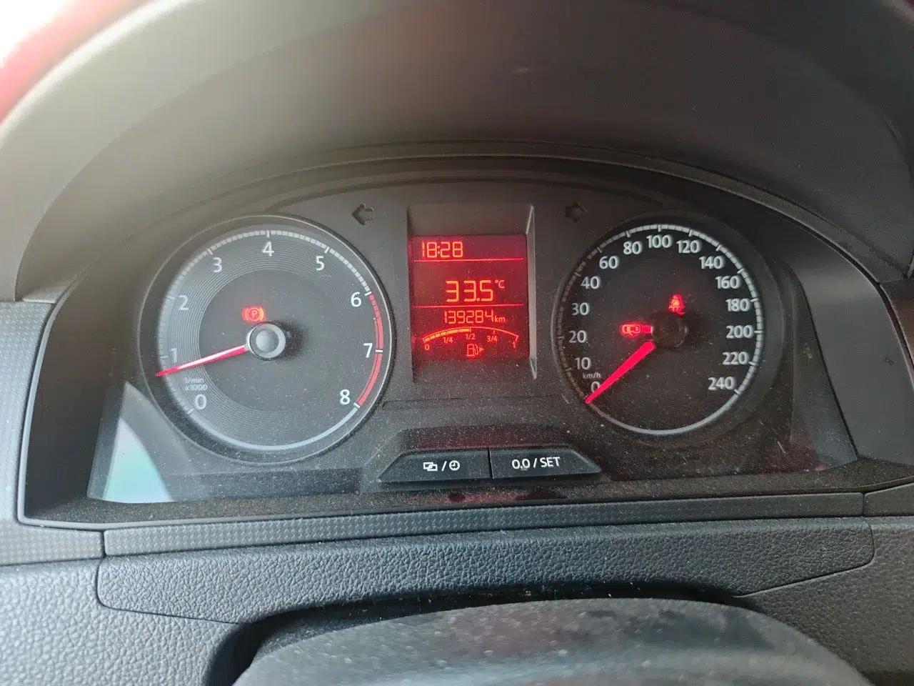 Volkswagen Santana 2016 1.4L Manual Fashion Edition — миниатюра 11